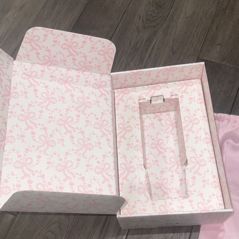 Stanley x LoveShackFancy Pink tumbler Gift Box and dust bag - Picture 5 of 5